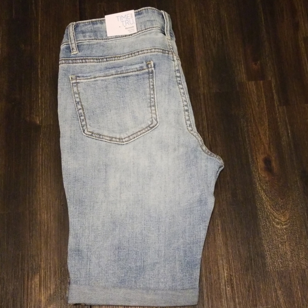 Bermuda Shorts - Picture 5 of 6